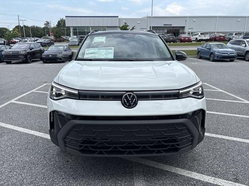 2025 Volkswagen Taos SE Black