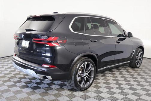 Black Sapphire Metallic 2025 BMW X5 xDrive40i