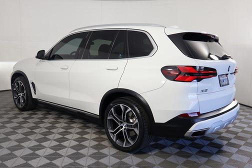 Alpine White 2024 BMW X5 sDrive40i