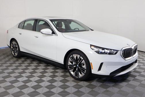 Alpine White 2025 BMW 530 i