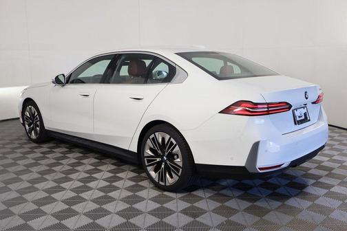 Alpine White 2025 BMW 530 i