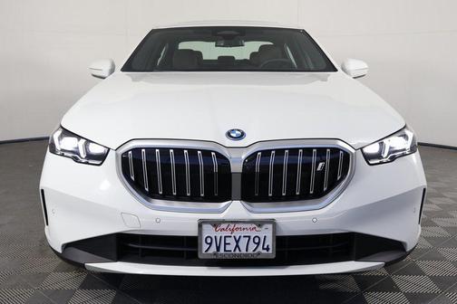 Alpine White 2026 BMW i5 eDrive40