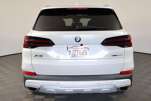 White Metallic 2024 BMW X5 xDrive40i