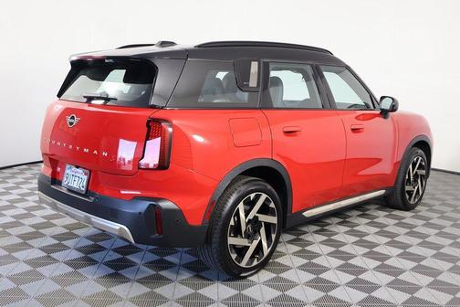 Chili Pepper Red 2025 MINI Countryman S