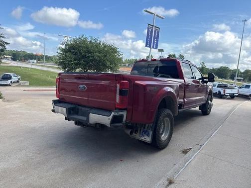 RAPID RED 2023 Ford F-350 LARIAT SUPER DUTY