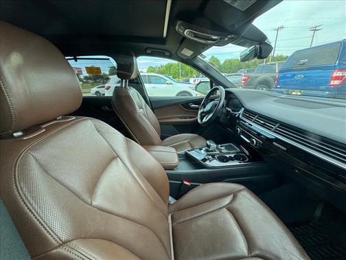 Orca Black Metallic 2017 Audi Q7 3.0T Prestige