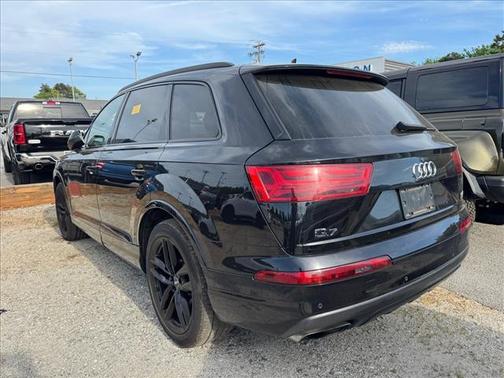 Orca Black Metallic 2017 Audi Q7 3.0T Prestige