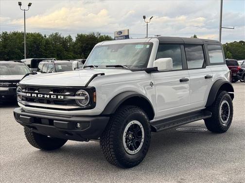 Oxford White Clearcoat 2026 Ford Bronco Outer Banks