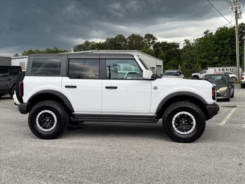 Oxford White Clearcoat 2026 Ford Bronco Outer Banks