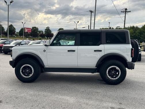Oxford White Clearcoat 2026 Ford Bronco Outer Banks