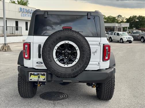 Oxford White Clearcoat 2026 Ford Bronco Outer Banks