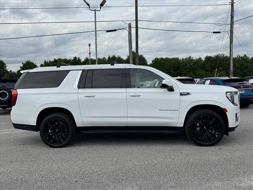Summit White 2022 GMC Yukon XL SLE