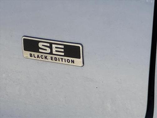 SELECT 2024 Mitsubishi Outlander SE