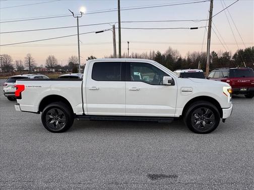 2023 Ford F-150 Lightning LARIAT