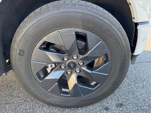 2023 Ford F-150 Lightning LARIAT