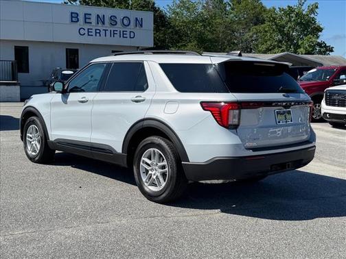 Space White Metallic 2026 Ford Explorer Active