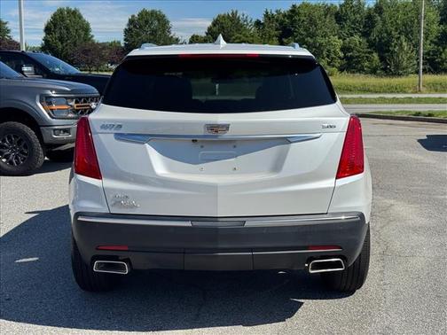 Crystal White 2019 Cadillac XT5 Luxury