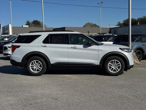 White Metallic 2026 Ford Explorer Active