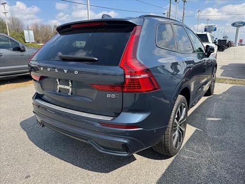 2023 Volvo XC60 B5 Plus Dark Theme