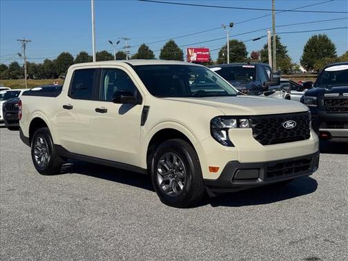 Desert Sand 2025 Ford Maverick XLT