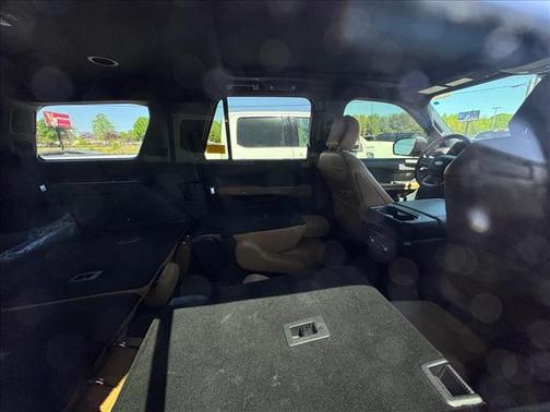 White Metallic 2023 Ford Expedition Platinum