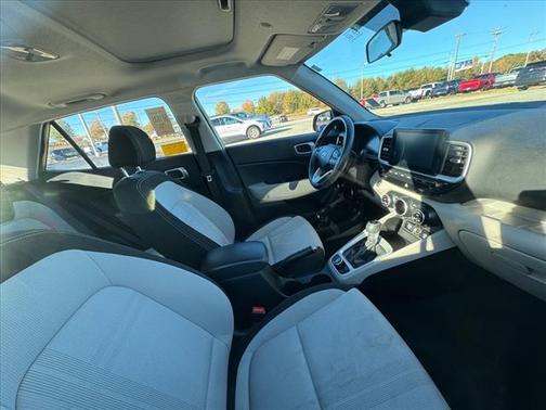 2024 Hyundai VENUE SEL