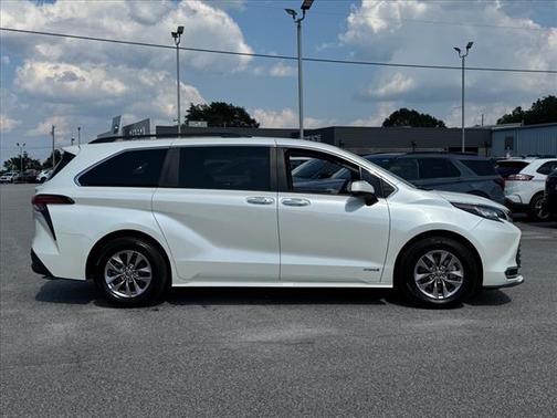 2021 Toyota Sienna XLE