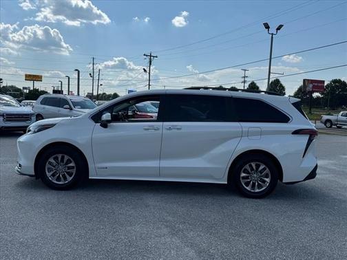 2021 Toyota Sienna XLE