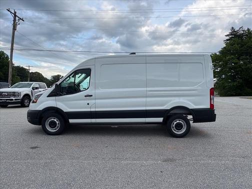 Oxford White Clearcoat 2026 Ford Transit-250 148 WB Medium Roof Cargo