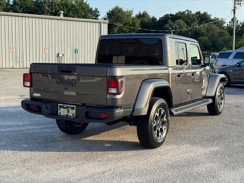 Crystal Metallic 2025 Jeep Gladiator Sport
