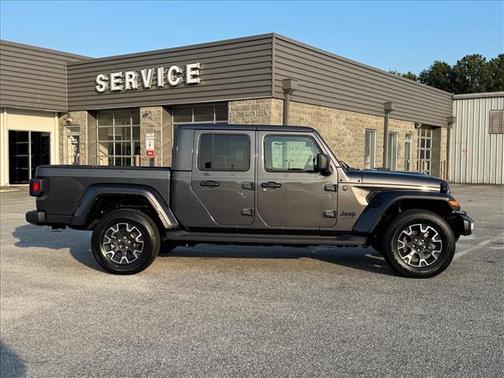 Crystal Metallic 2025 Jeep Gladiator Sport