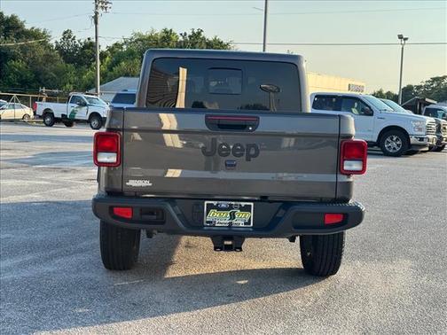 Crystal Metallic 2025 Jeep Gladiator Sport