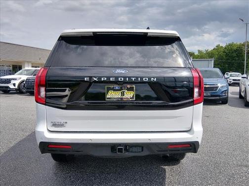 Oxford White 2025 Ford Expedition Active