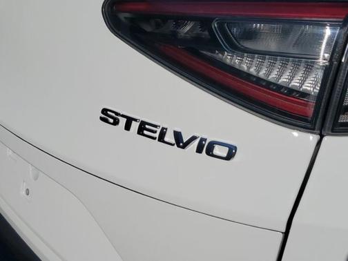 2025 Alfa Romeo Stelvio Base
