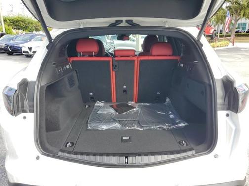 2025 Alfa Romeo Stelvio Base