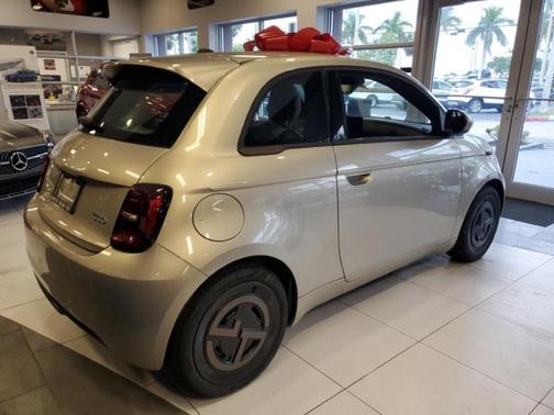 2025 FIAT 500e Base