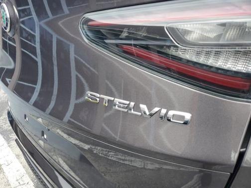 2025 Alfa Romeo Stelvio Base