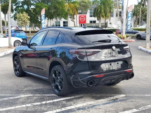 2025 Alfa Romeo Stelvio Base