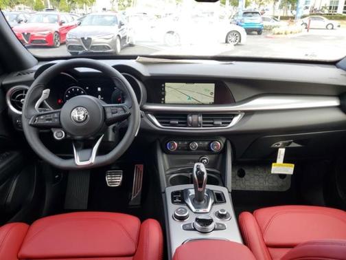 2025 Alfa Romeo Stelvio Base