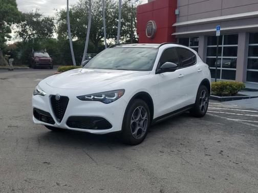 2025 Alfa Romeo Stelvio Base