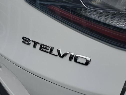 2025 Alfa Romeo Stelvio Base