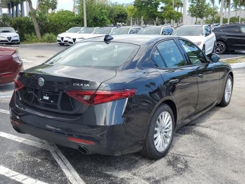 2023 Alfa Romeo Giulia Base