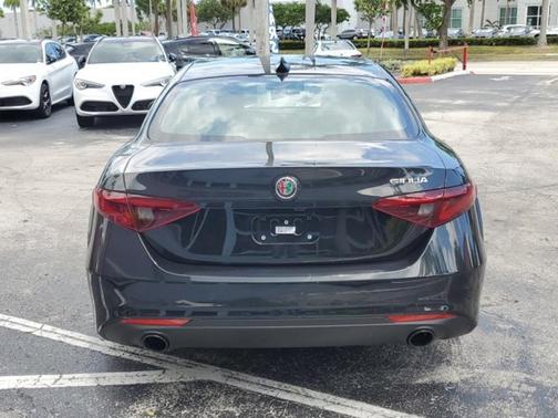 2023 Alfa Romeo Giulia Base