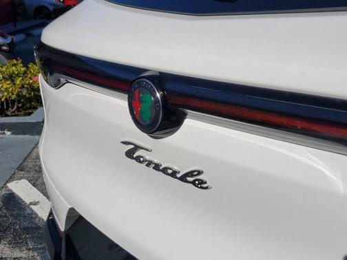 2025 Alfa Romeo Tonale Base