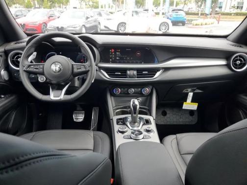 2025 Alfa Romeo Stelvio Base