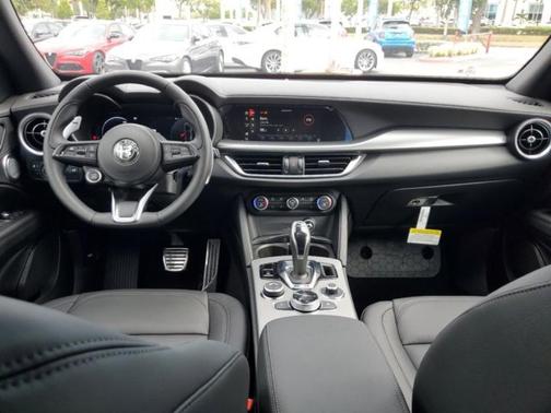 2025 Alfa Romeo Stelvio Base