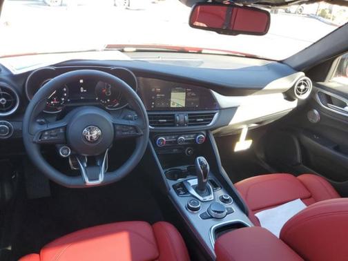 2025 Alfa Romeo Giulia Base