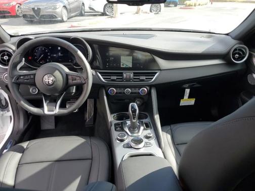 2025 Alfa Romeo Giulia Base