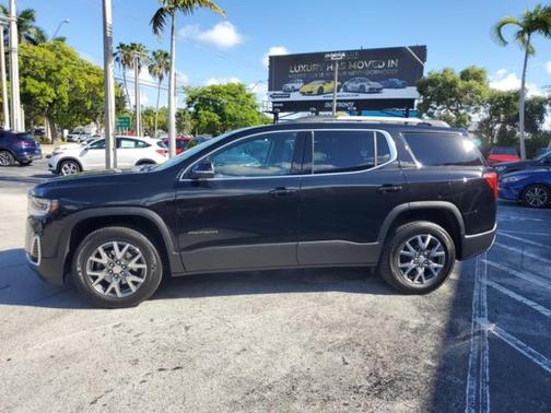 2023 GMC Acadia SLT