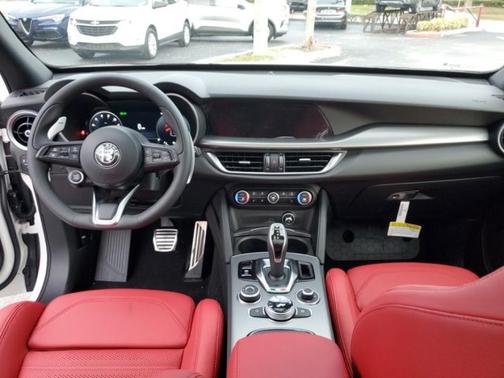2025 Alfa Romeo Stelvio Base